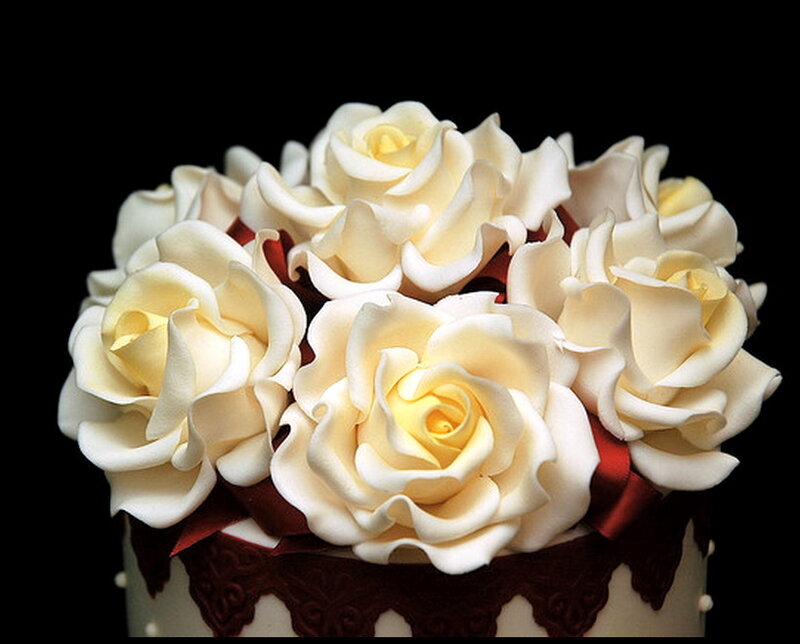 White Roses on Cake