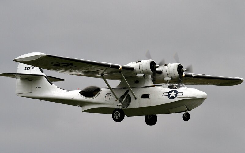 White Seaplane in Flight — Gray