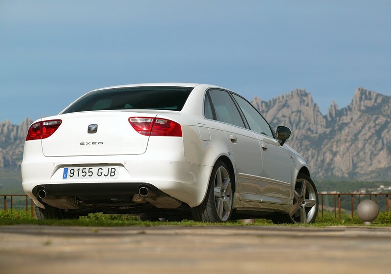 White SEAT Exeo sedan