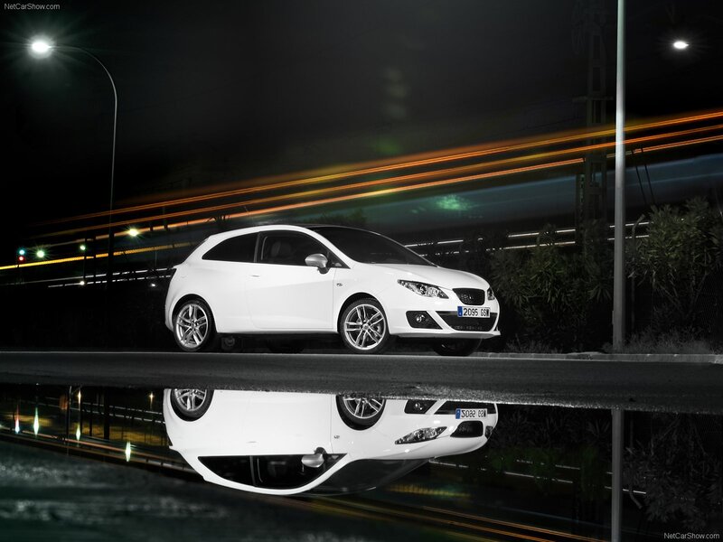 White SEAT Leon Cupra R at night