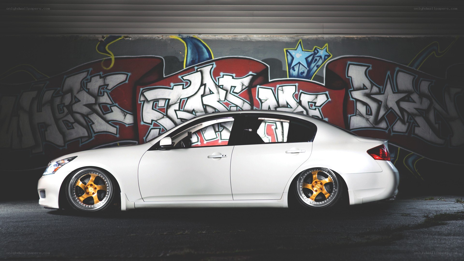 white sedan with gold wheels