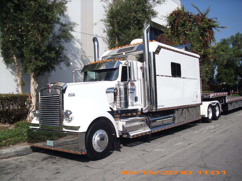 White Semi-truck — Neutral