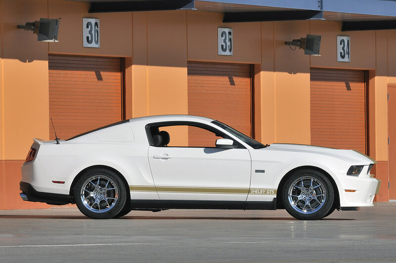White Shelby GT500 Car — Calm