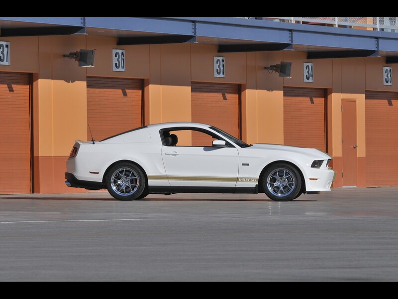 White Shelby GT500 on track