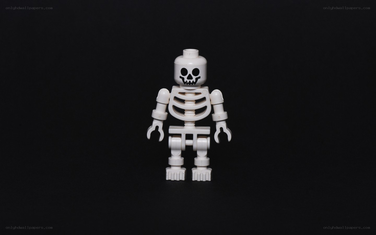 white skeleton lego figure