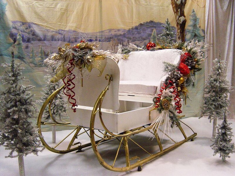 White Sleigh with Gold Trim