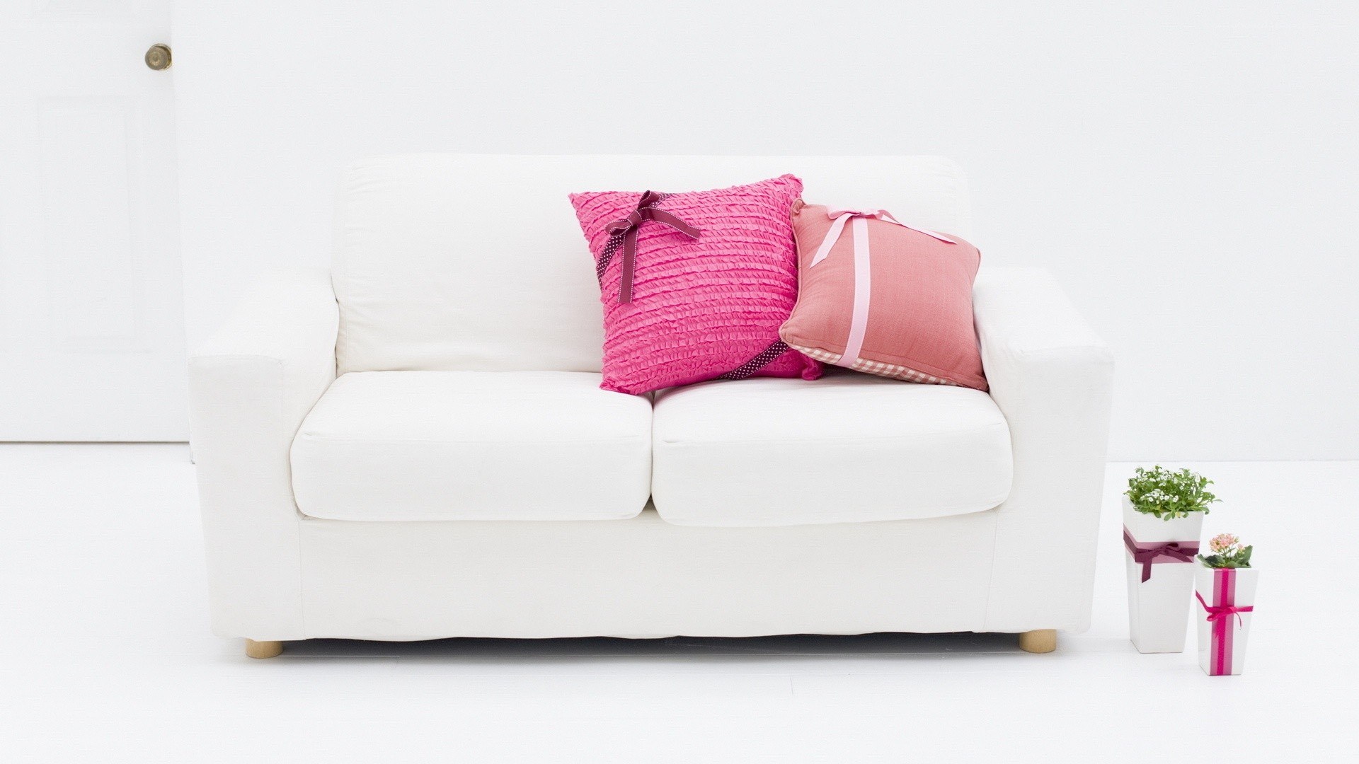 White sofa with pink pillows
