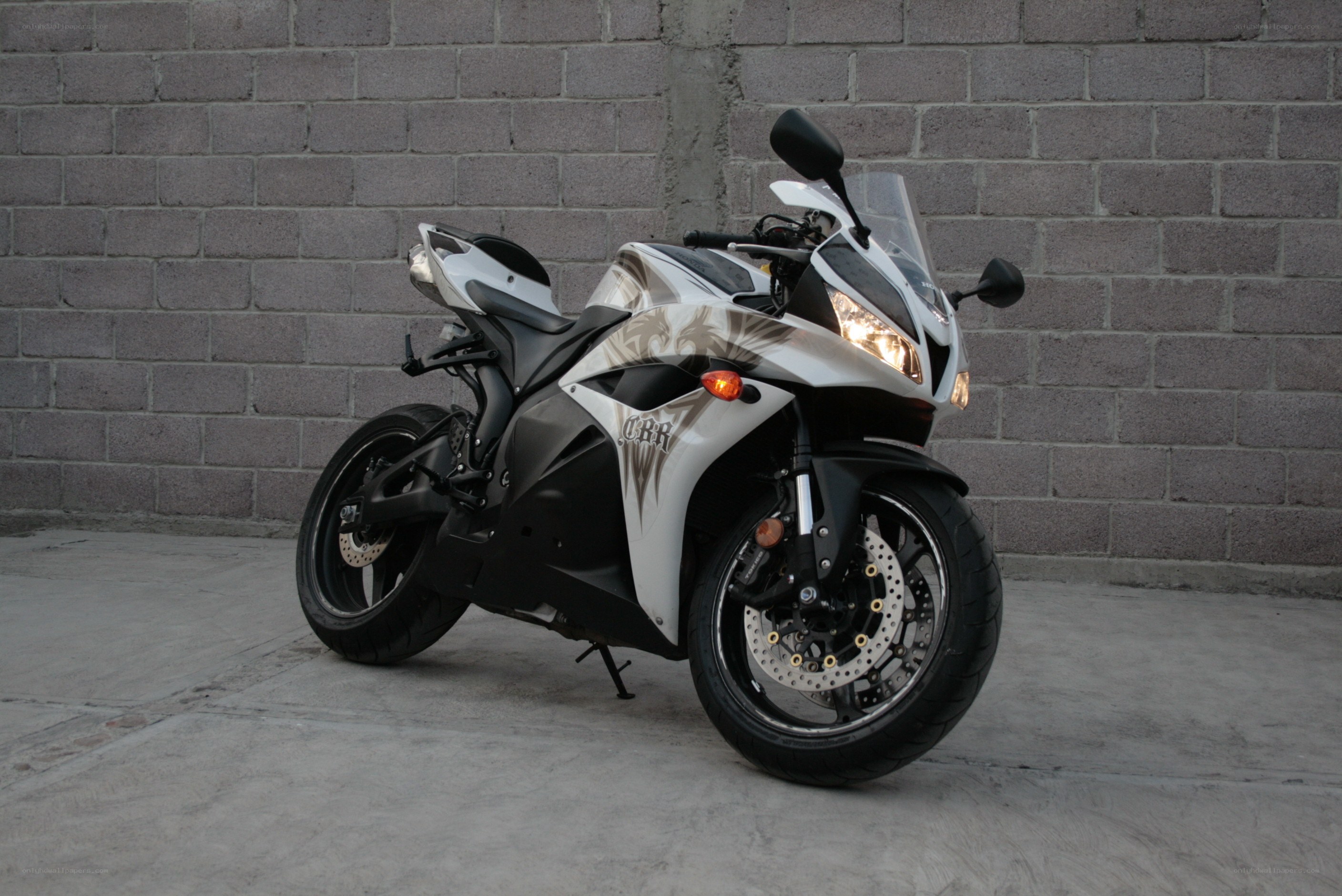 white sport motorcycle