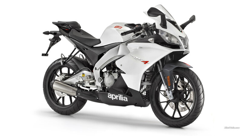 White Sport Motorcycle — Neutral, Photograph, Seat, Headlight, Exhaust