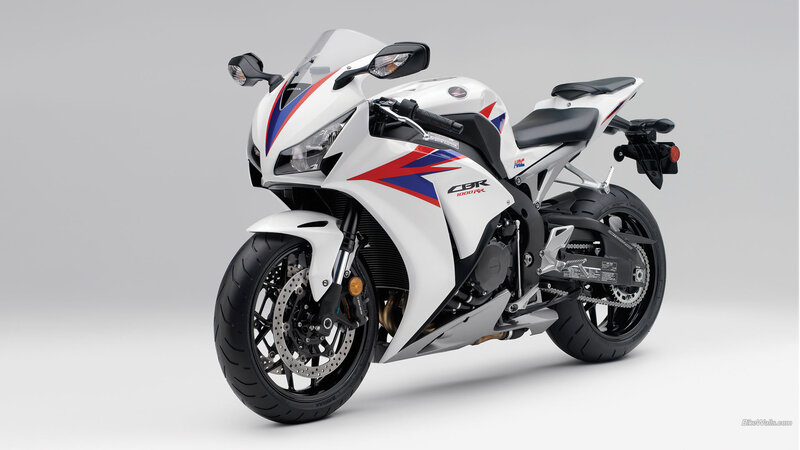 White Sport Motorcycle — Neutral, Photograph, Windshield