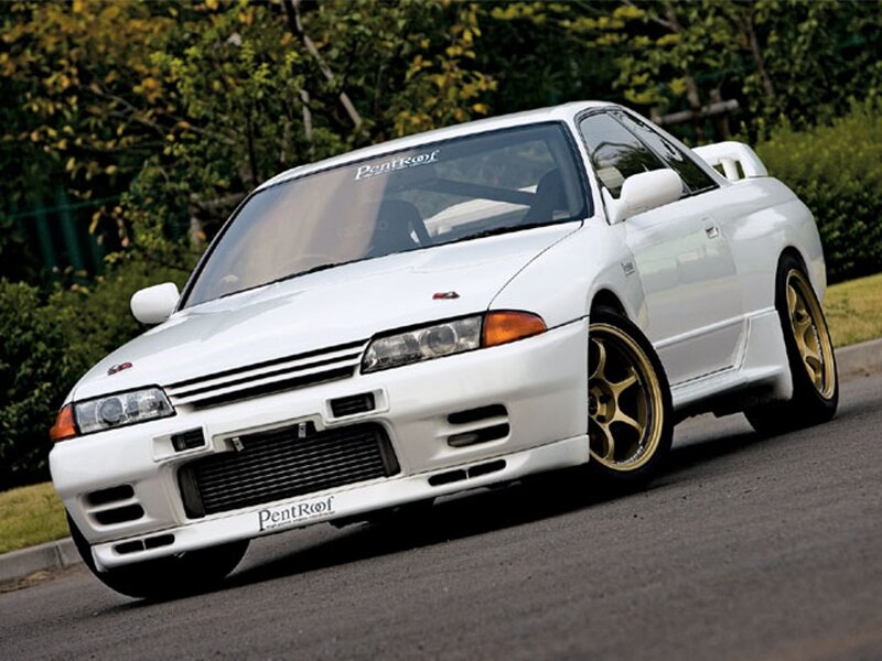 White Sports Car — Dynamic, Afternoon, Photograph, Gold Wheels