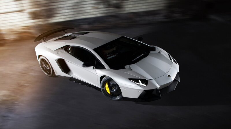 White Sports Car — Dynamic, Photograph, Tire