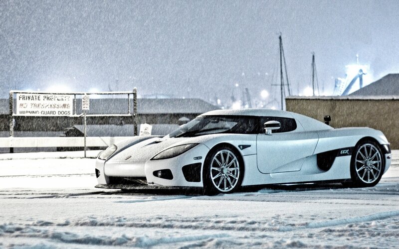 White Sports Car in Snow — Cold, Dramatic