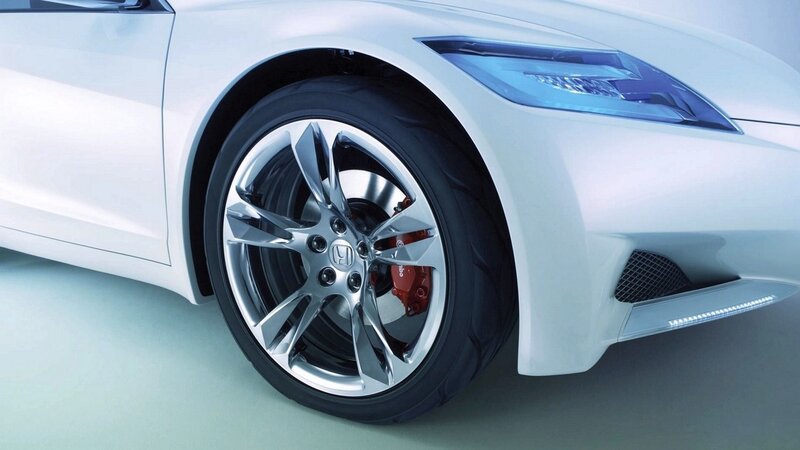 white sports car wheel