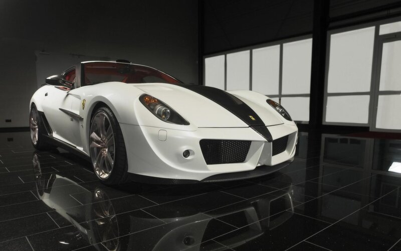 White Sports Car — Windows, Floor