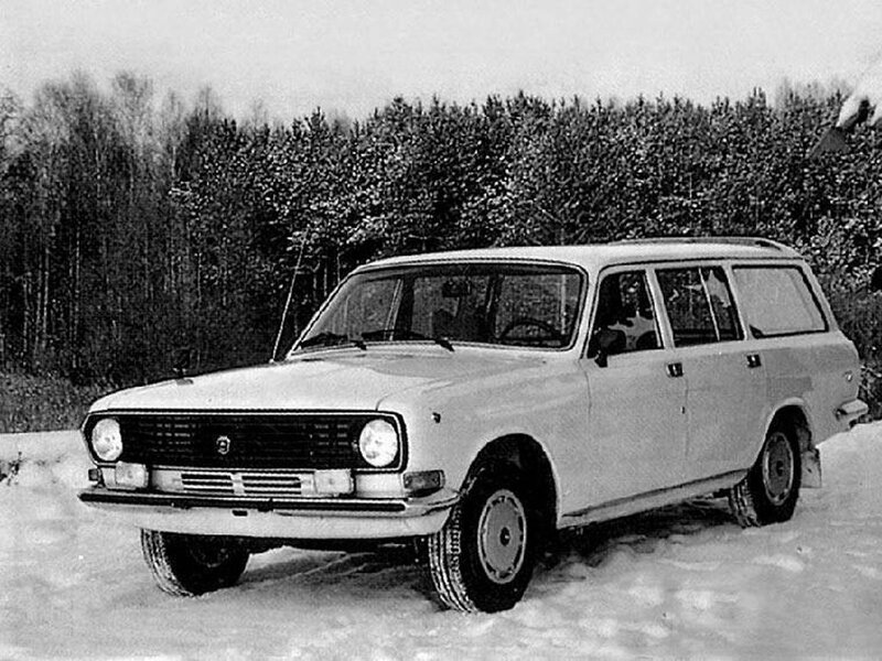 White station wagon in snow