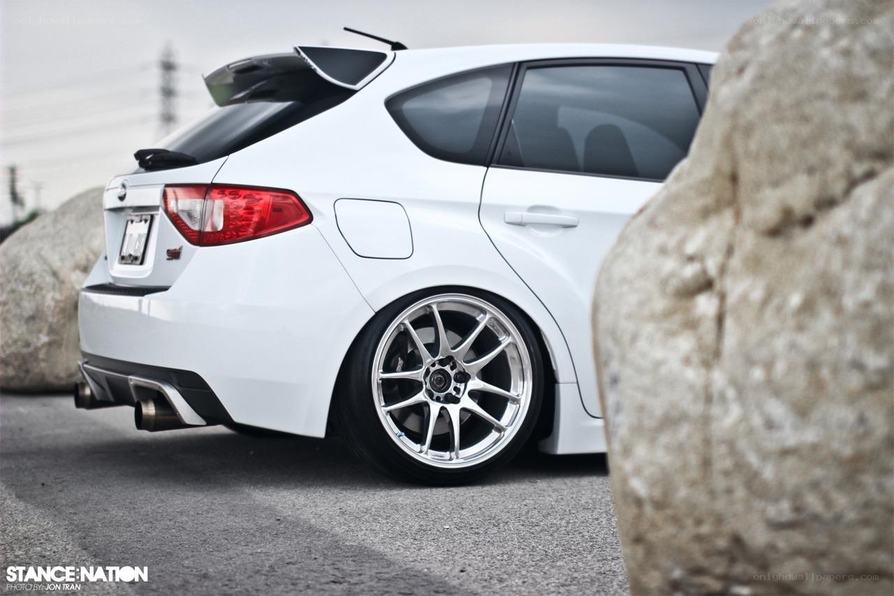 white subaru with custom wheels