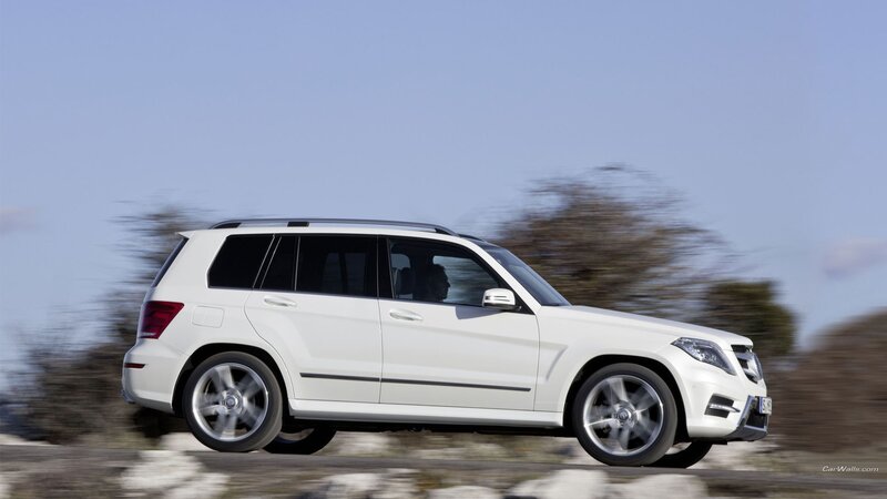 White Suv in Motion — Dynamic, Afternoon