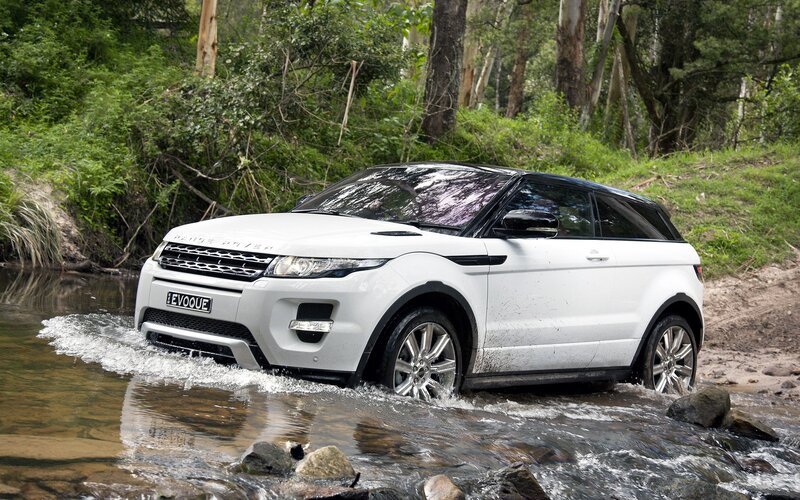 White SUV in Stream — Natural