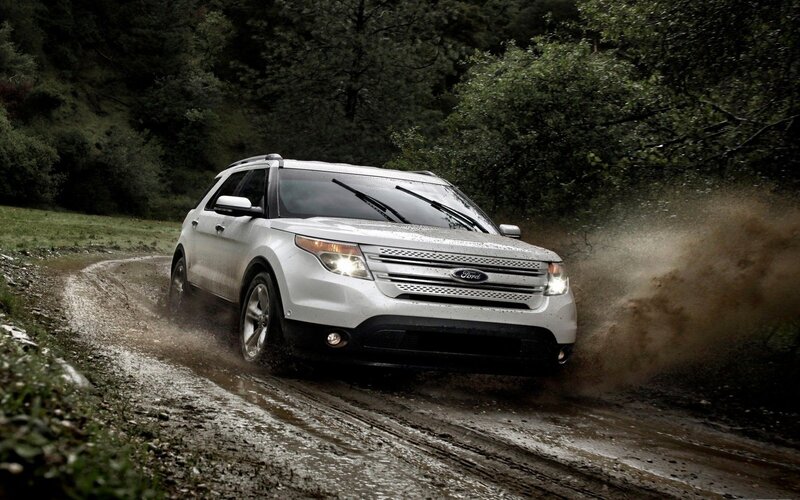 White Suv on Dirt Road — Dynamic