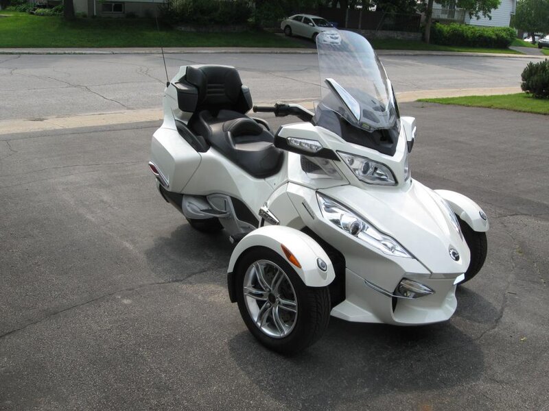 White Three-wheeled Motorcycle — Neutral, Afternoon