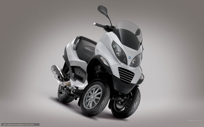 White Three-wheeled Scooter — Neutral, Photograph, Windshield, Side Mirror, Exhaust