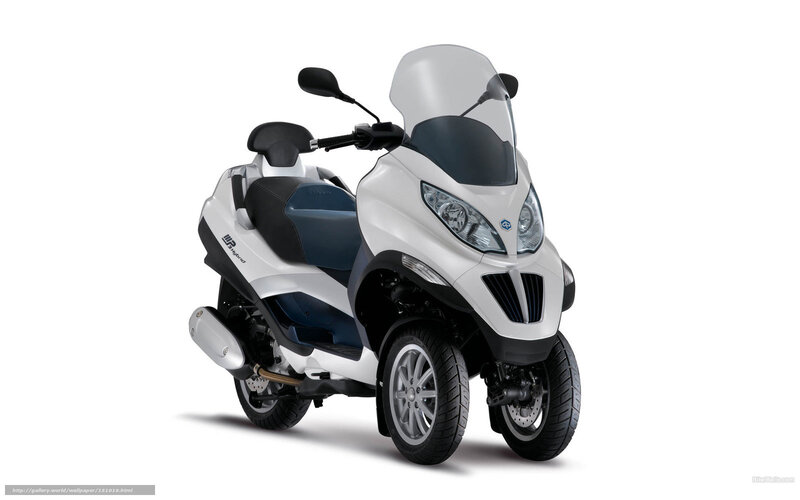 White Three-wheeled Scooter — Neutral, Photograph, Windshield, Side Mirror