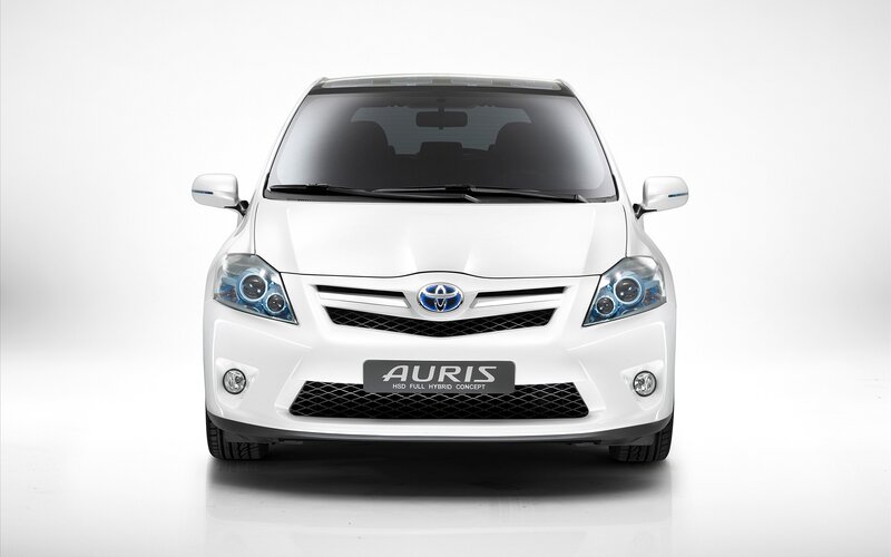 White Toyota Auris HSD Concept