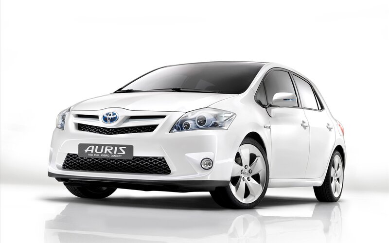 White Toyota Auris Hybrid Concept