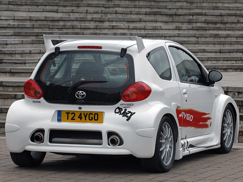 white toyota aygo race car