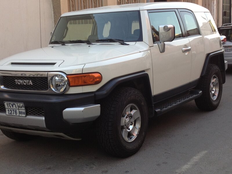 White Toyota Fj Cruiser