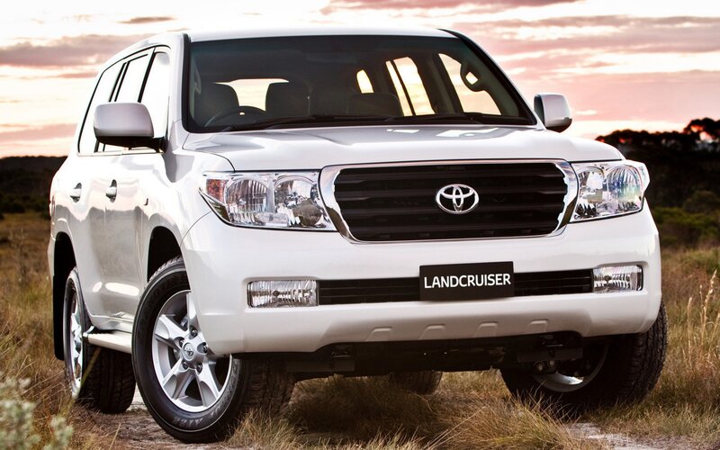 White Toyota Land Cruiser