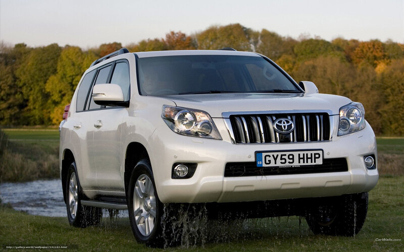 White Toyota Land Cruiser
