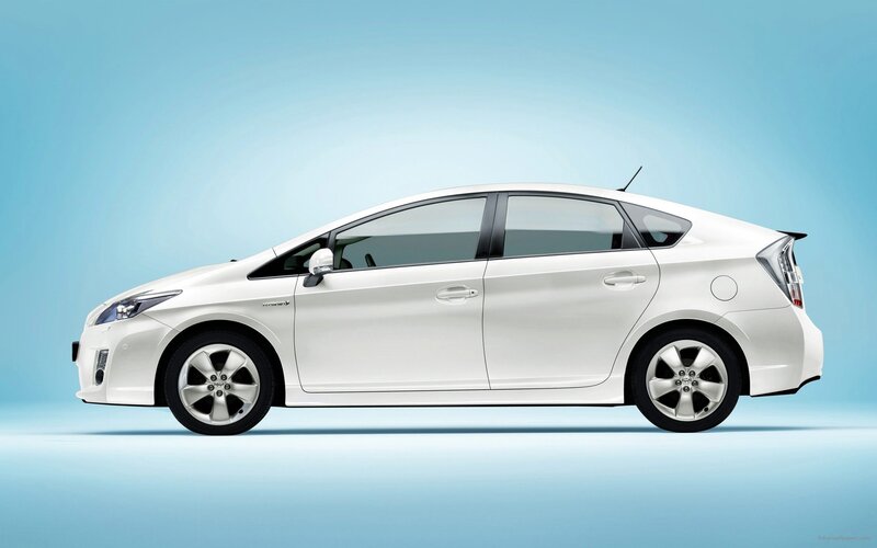 White Toyota Prius — Neutral