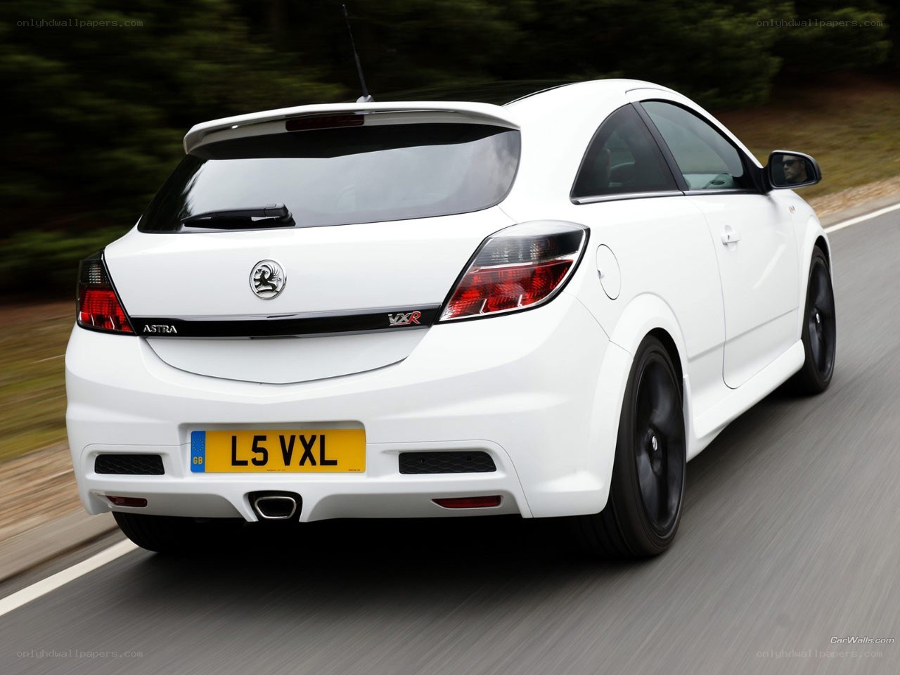 white vauxhall astra vxr