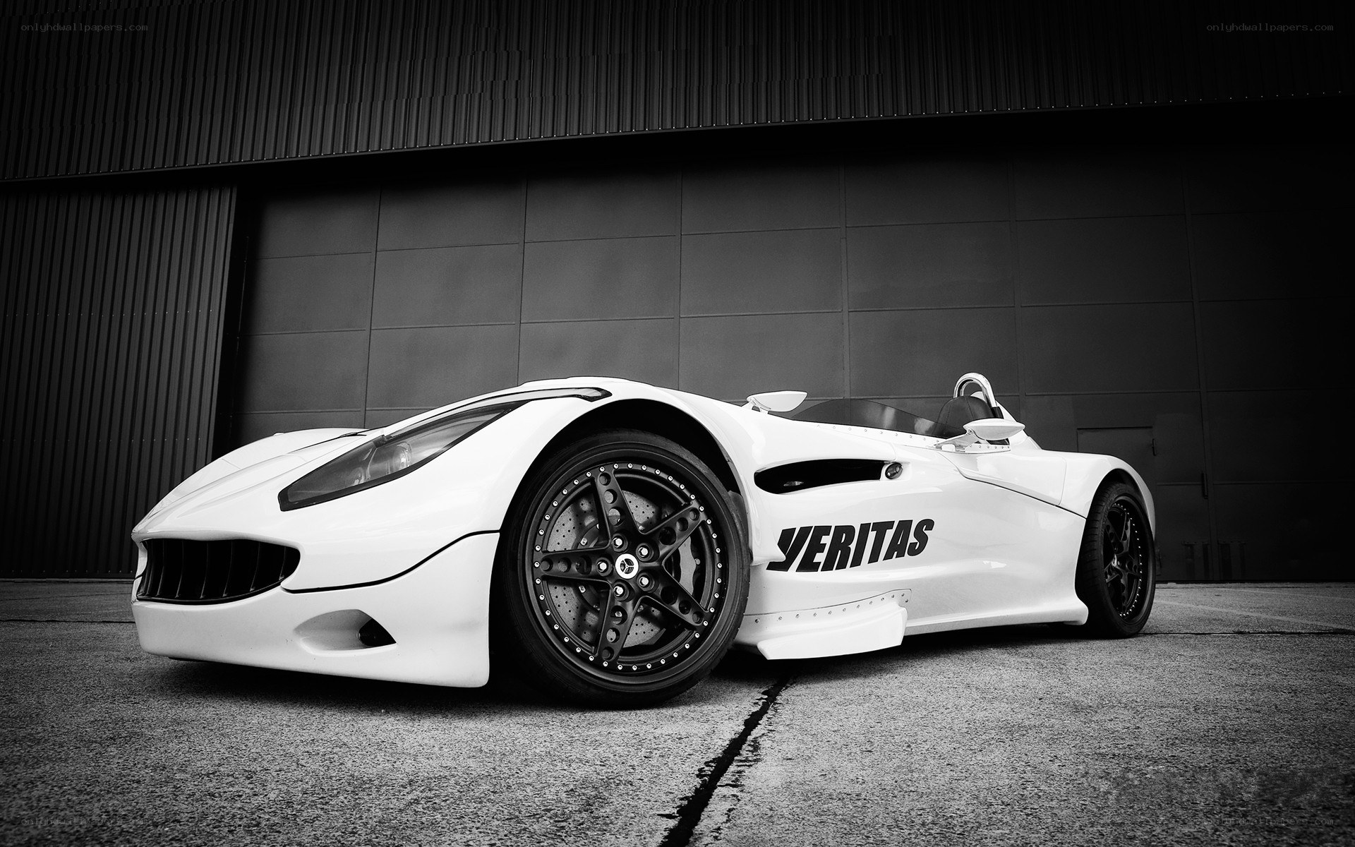 White Veritas race car