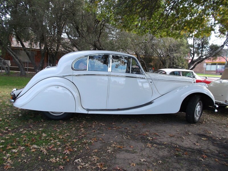 White Vintage Car — Calm, Autumn