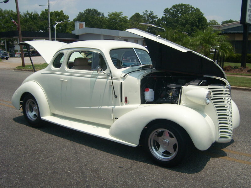 White Vintage Car — Calm