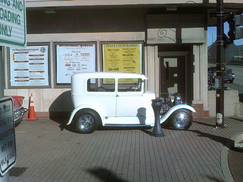 White Vintage Car — Neutral