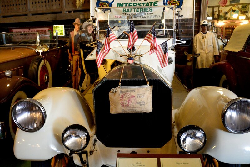 White Vintage Car — Nostalgic, Photograph