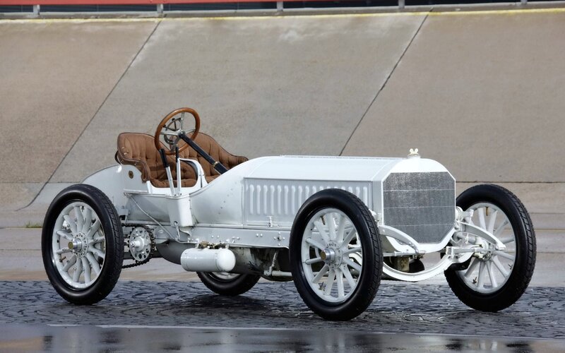 White Vintage Race Car — Calm, Photograph
