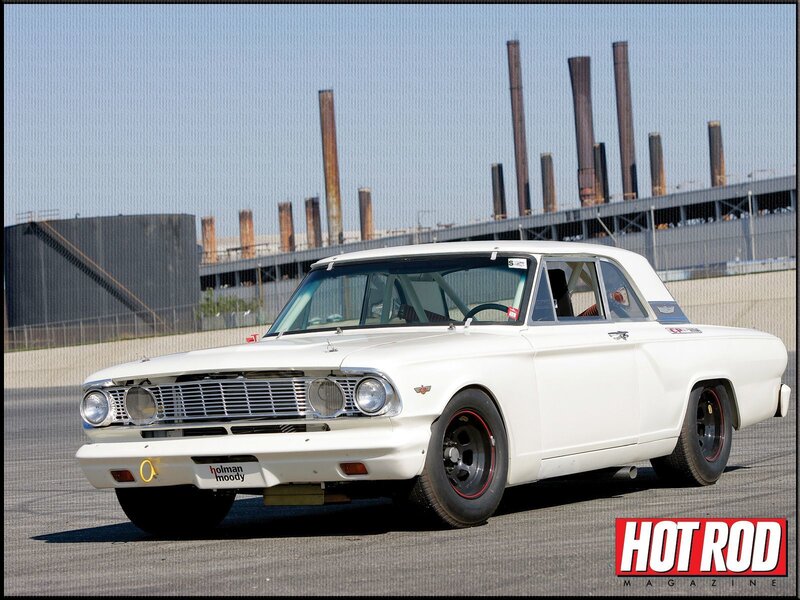 White Vintage Race Car — Dramatic