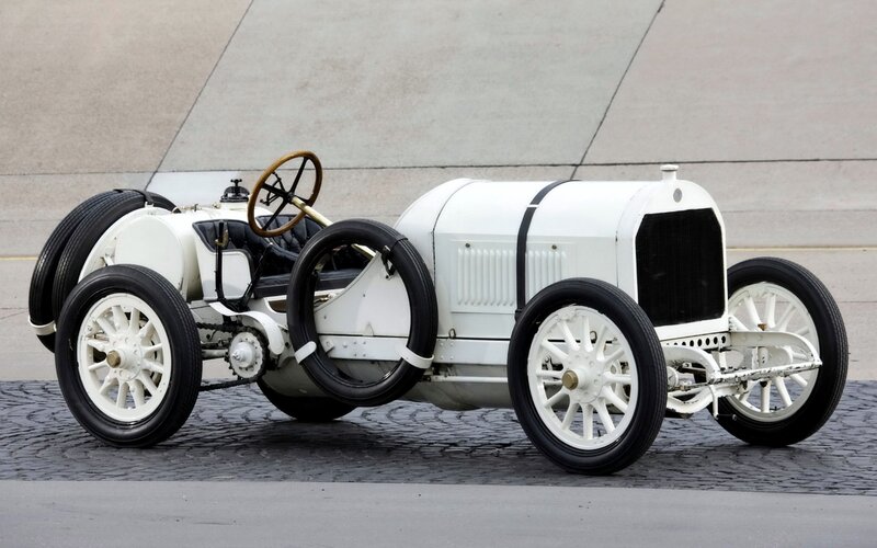 White Vintage Race Car — Neutral