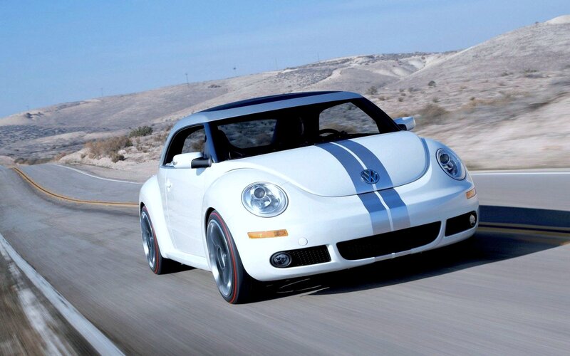 White Volkswagen Beetle — Dynamic
