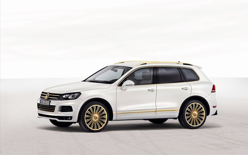 white volkswagen suv