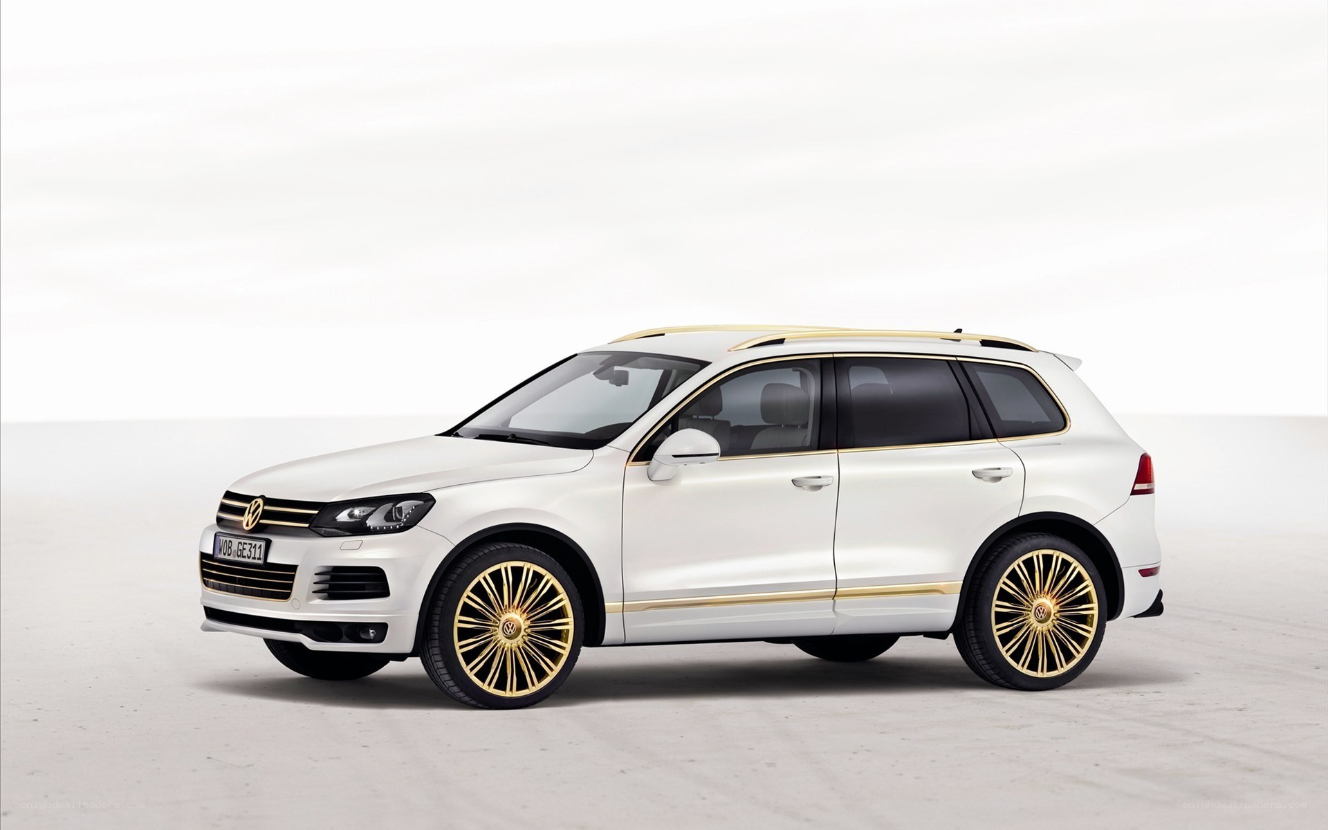 white volkswagen suv