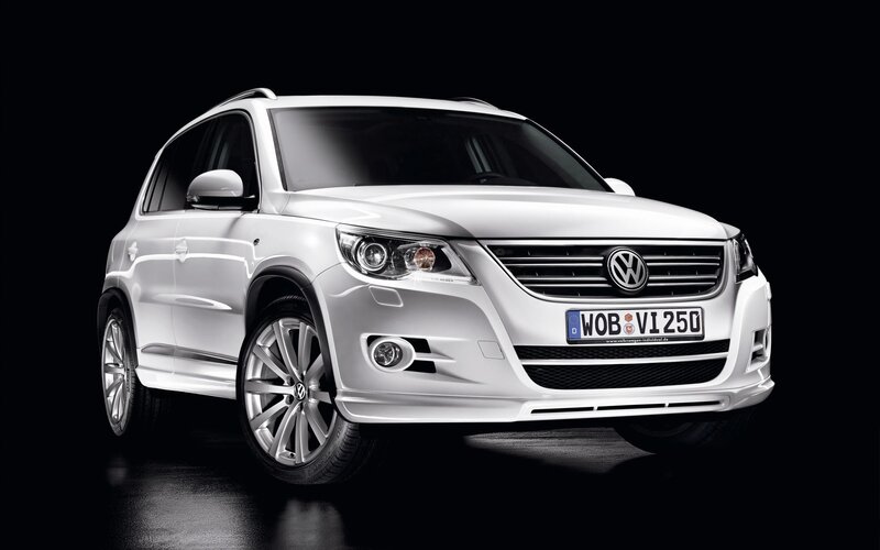White Volkswagen Tiguan