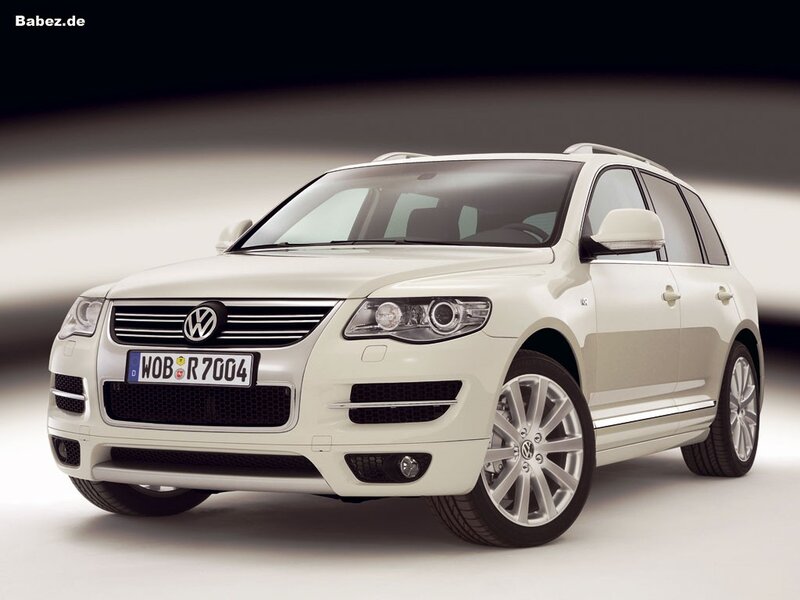 White Volkswagen Touareg