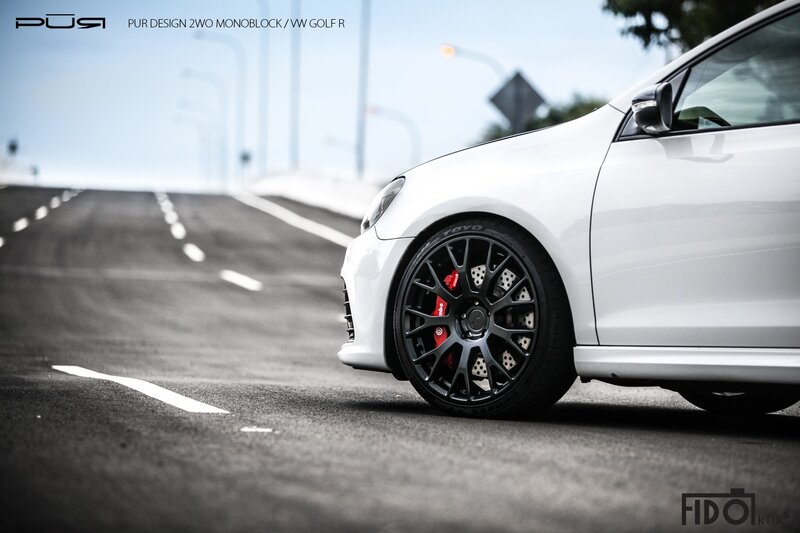 White VW Golf R with black wheels