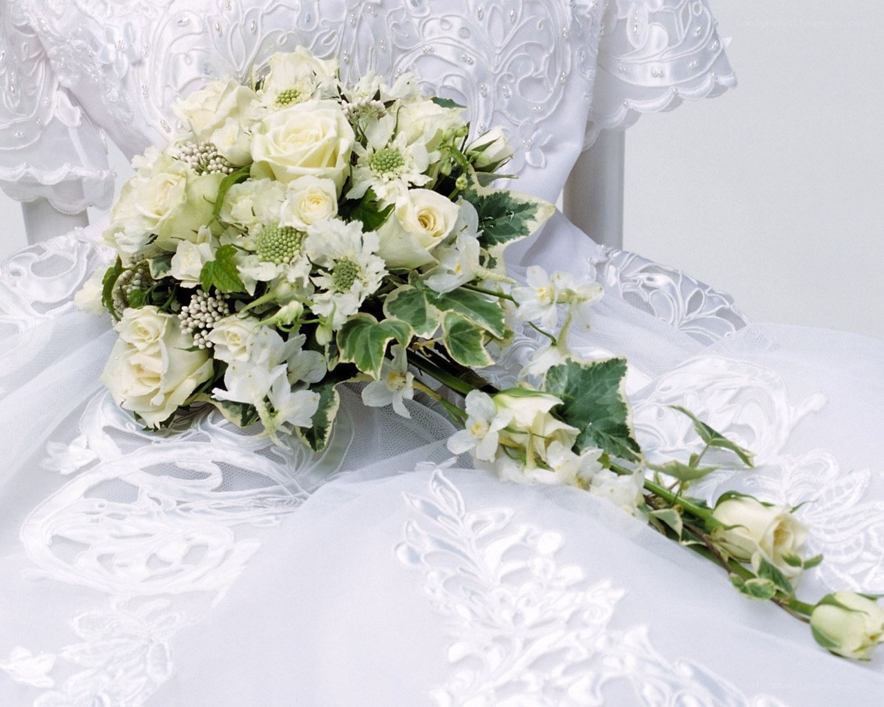white wedding bouquet